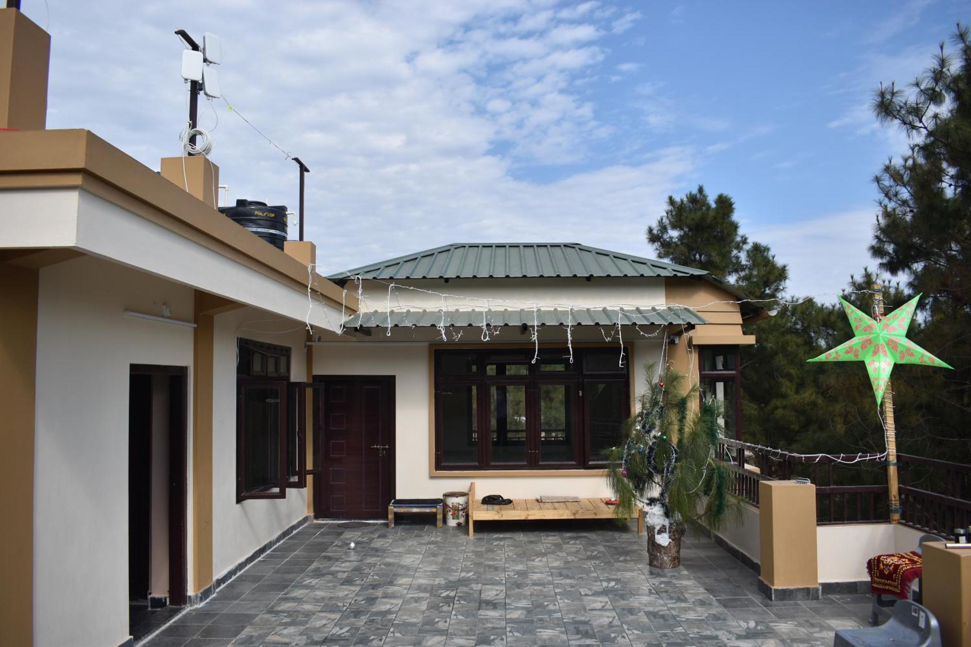 Xtsy Travellers Hostel 실롱 외부 사진