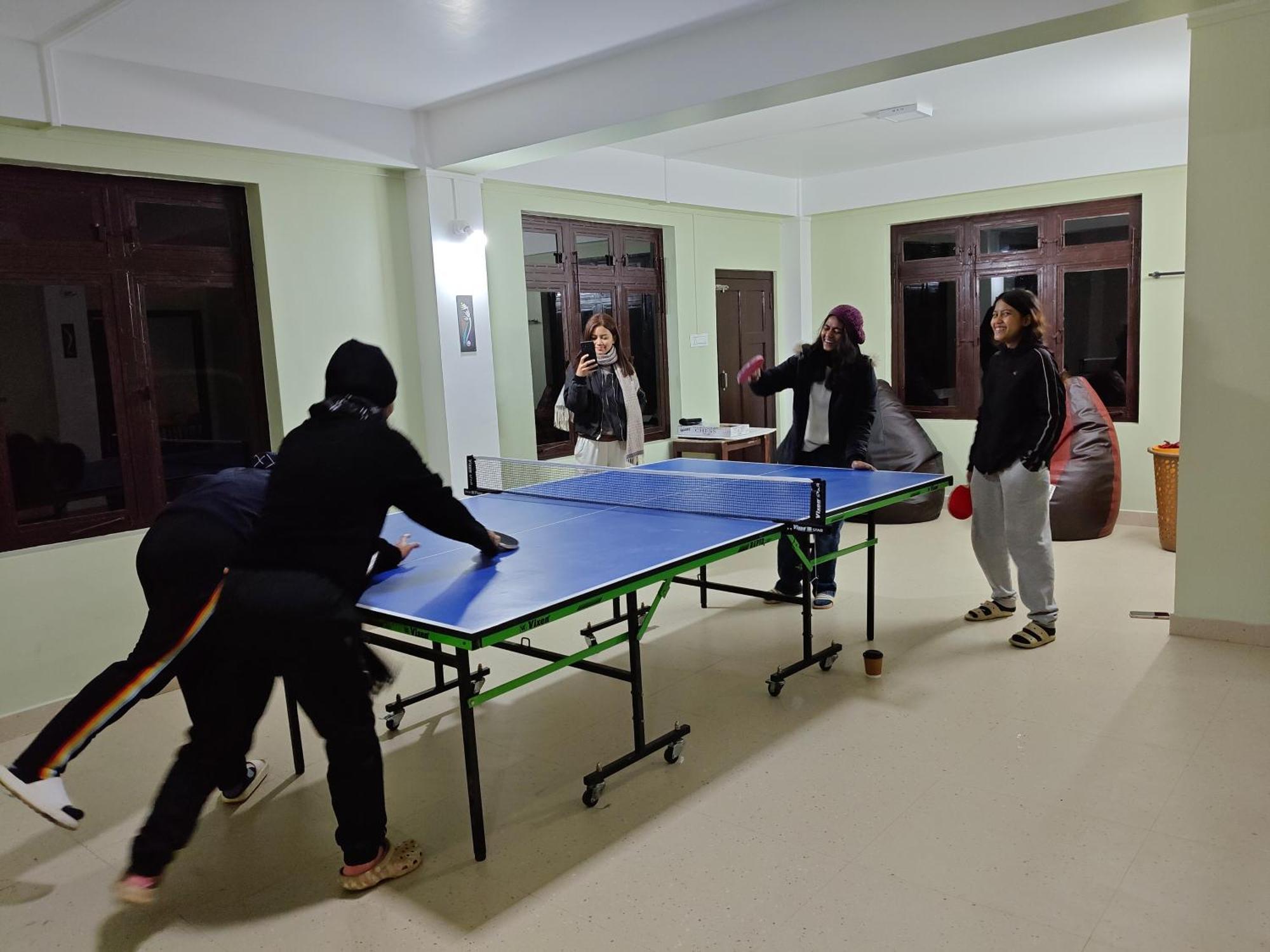 Xtsy Travellers Hostel 실롱 외부 사진