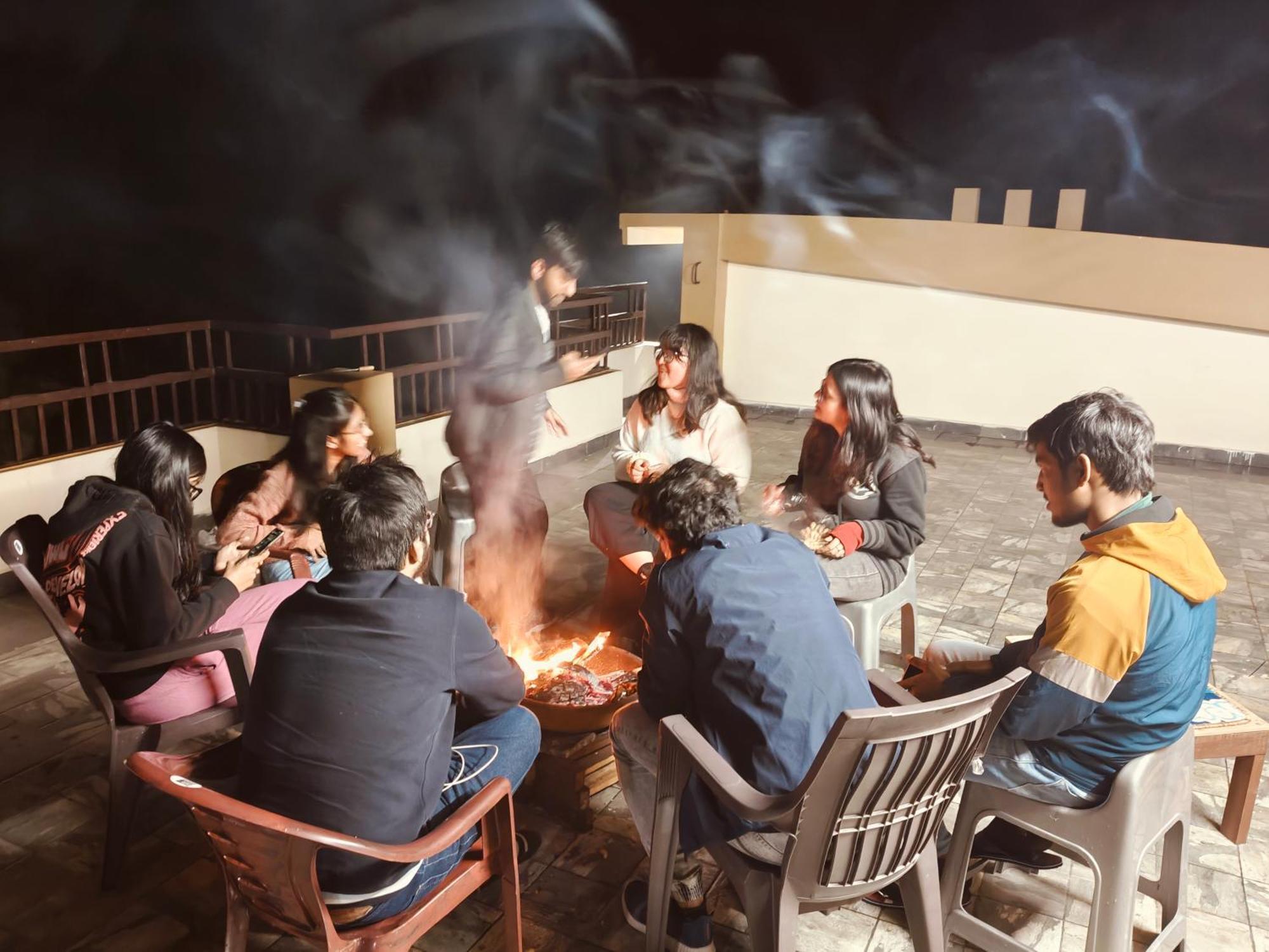 Xtsy Travellers Hostel 실롱 외부 사진