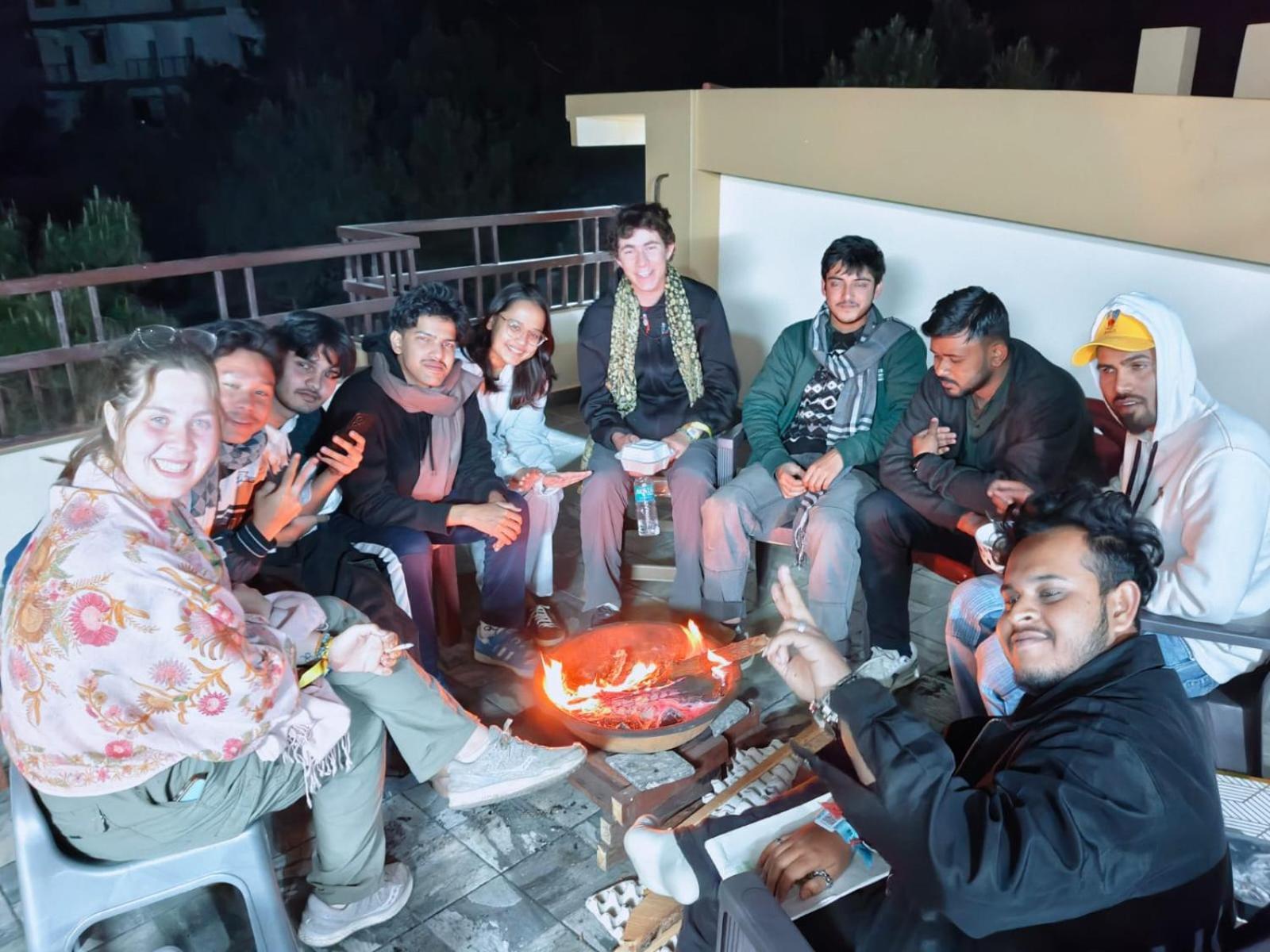 Xtsy Travellers Hostel 실롱 외부 사진