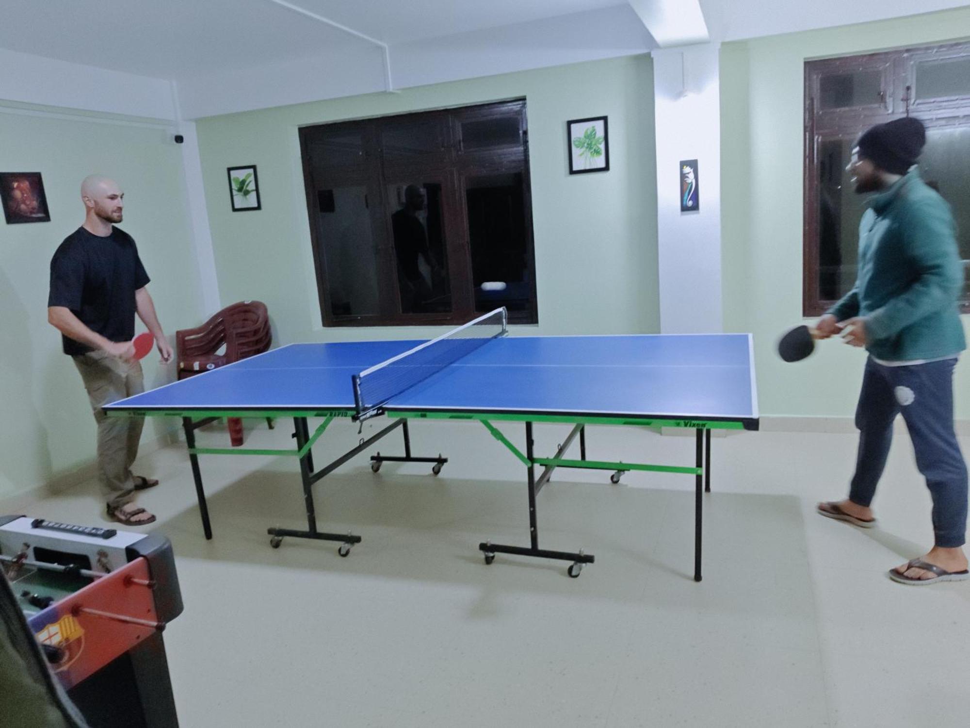 Xtsy Travellers Hostel 실롱 외부 사진