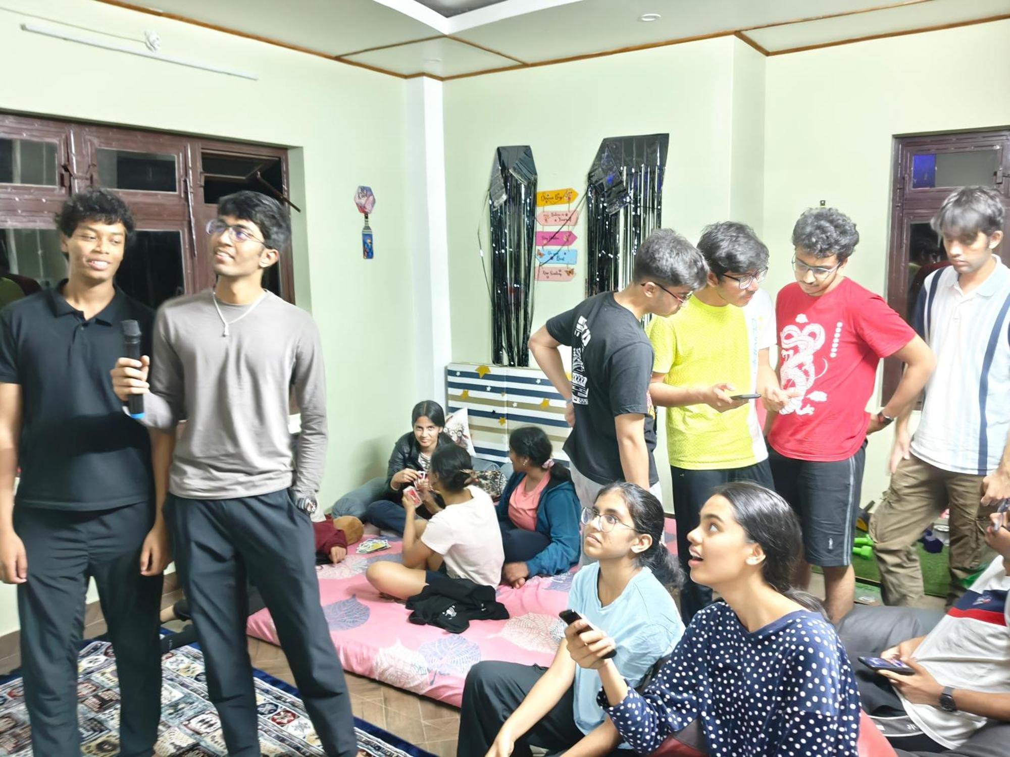 Xtsy Travellers Hostel 실롱 외부 사진