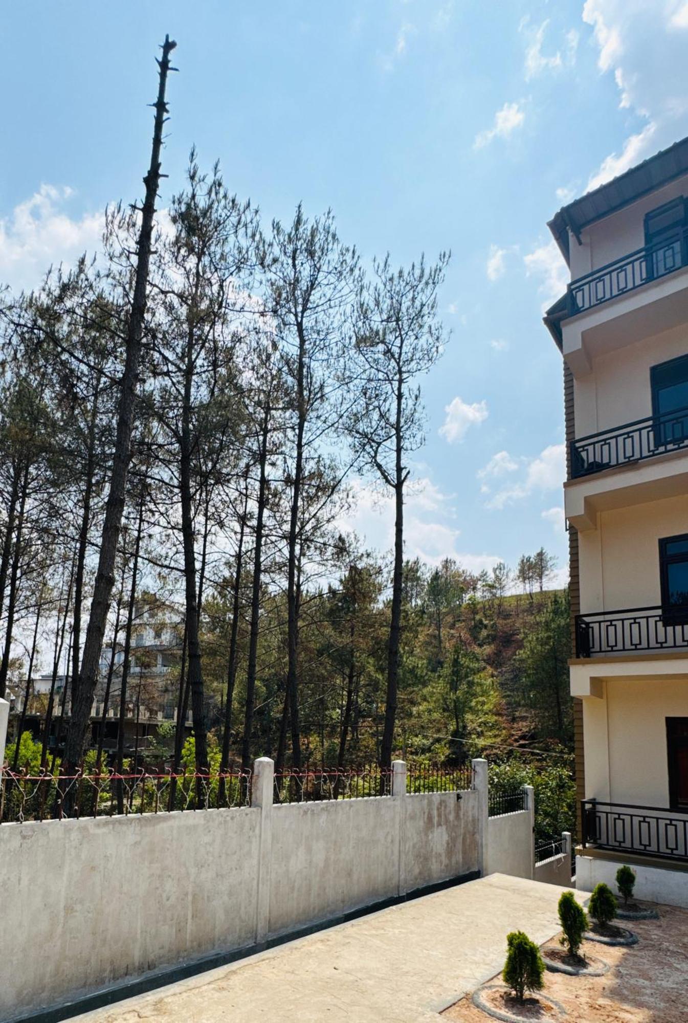 Xtsy Travellers Hostel 실롱 외부 사진