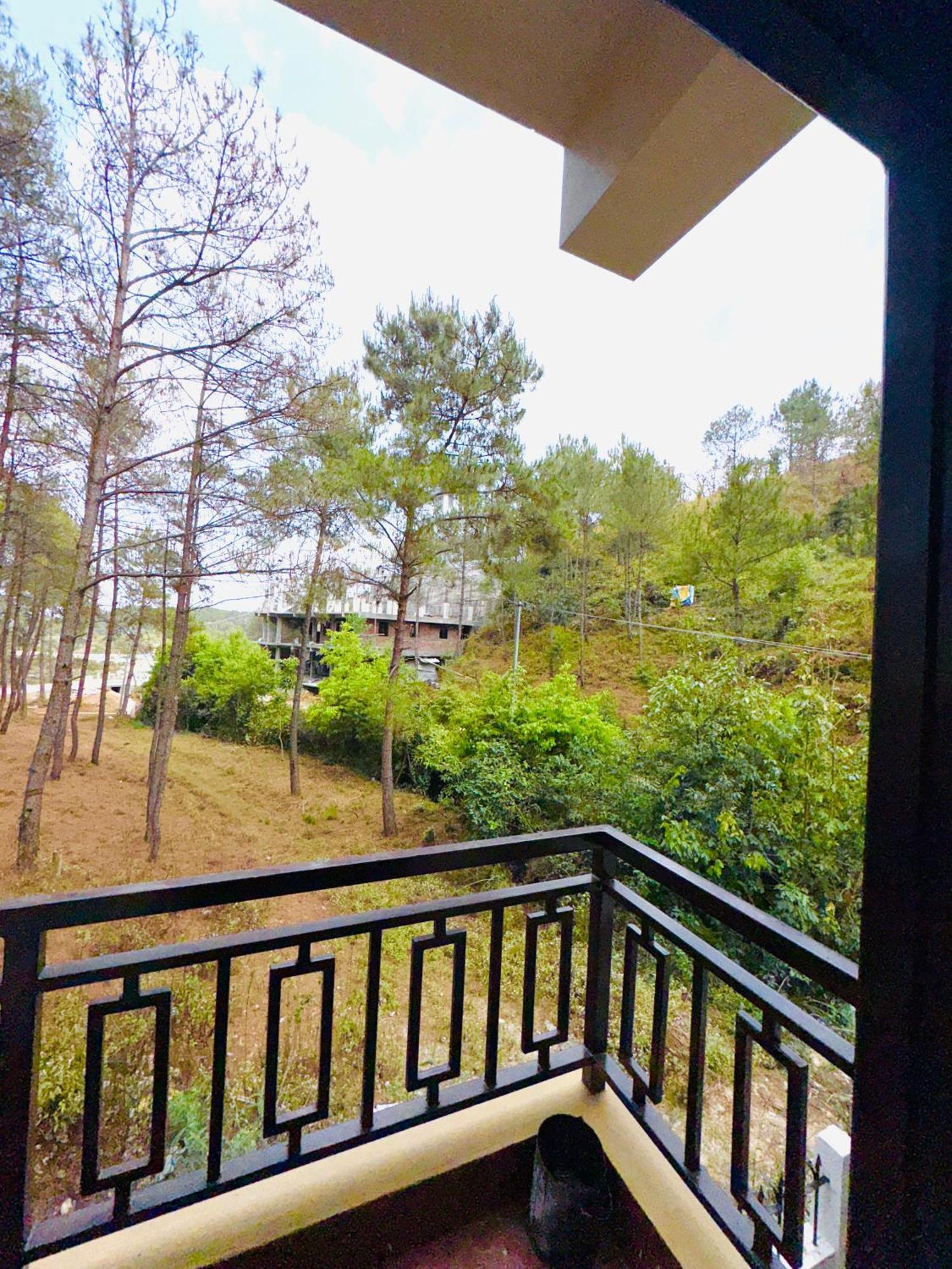 Xtsy Travellers Hostel 실롱 외부 사진