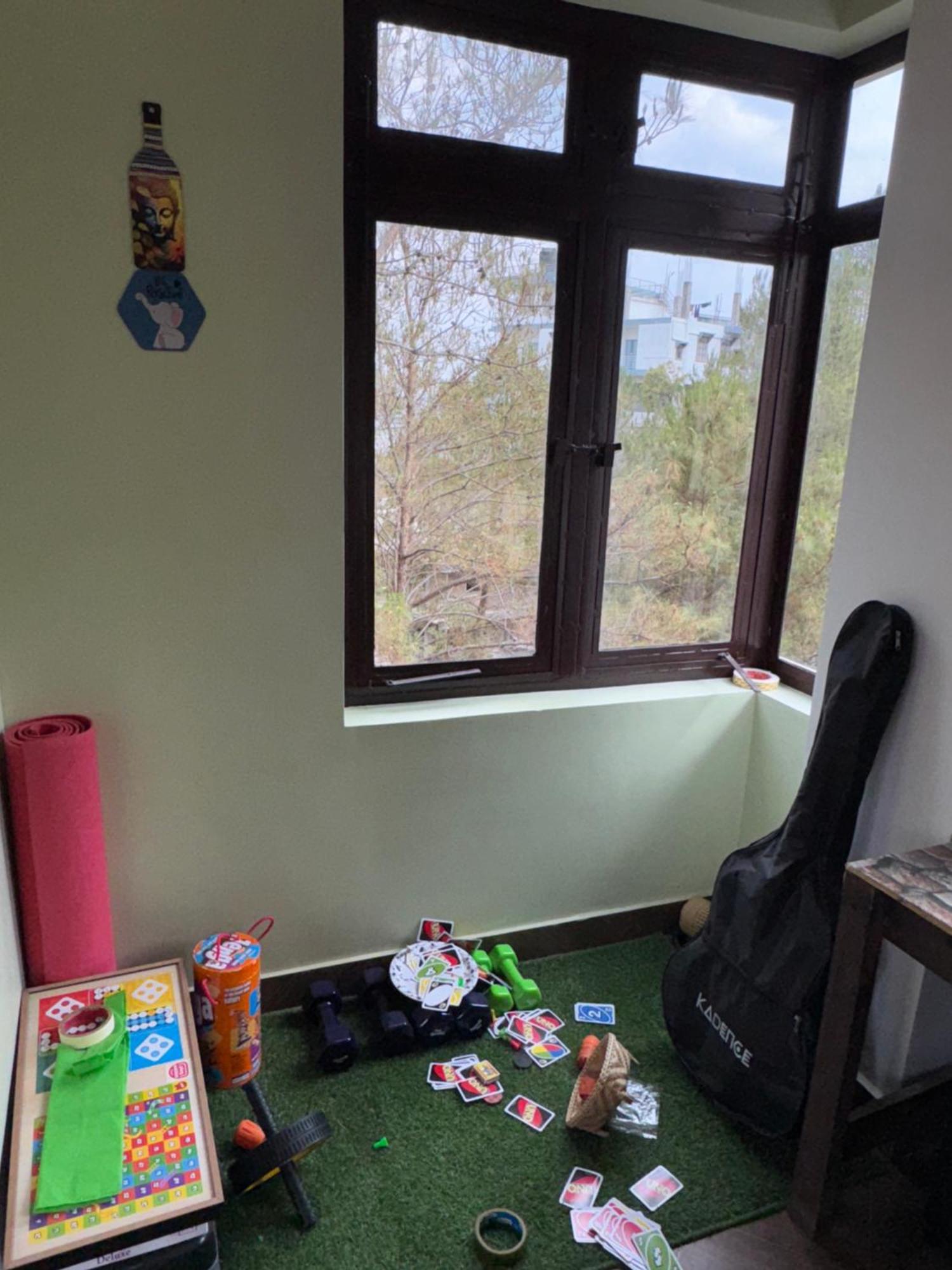 Xtsy Travellers Hostel 실롱 외부 사진