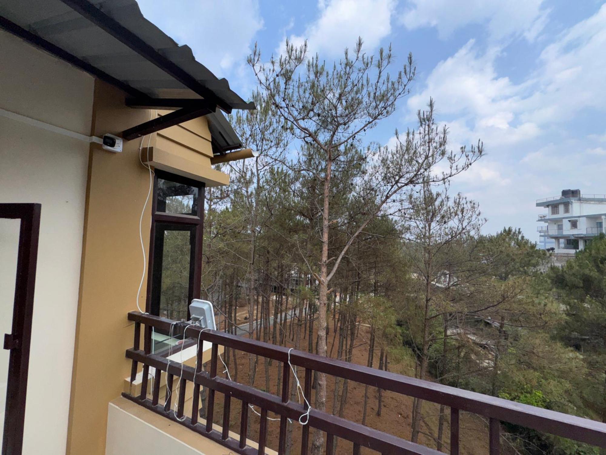Xtsy Travellers Hostel 실롱 외부 사진