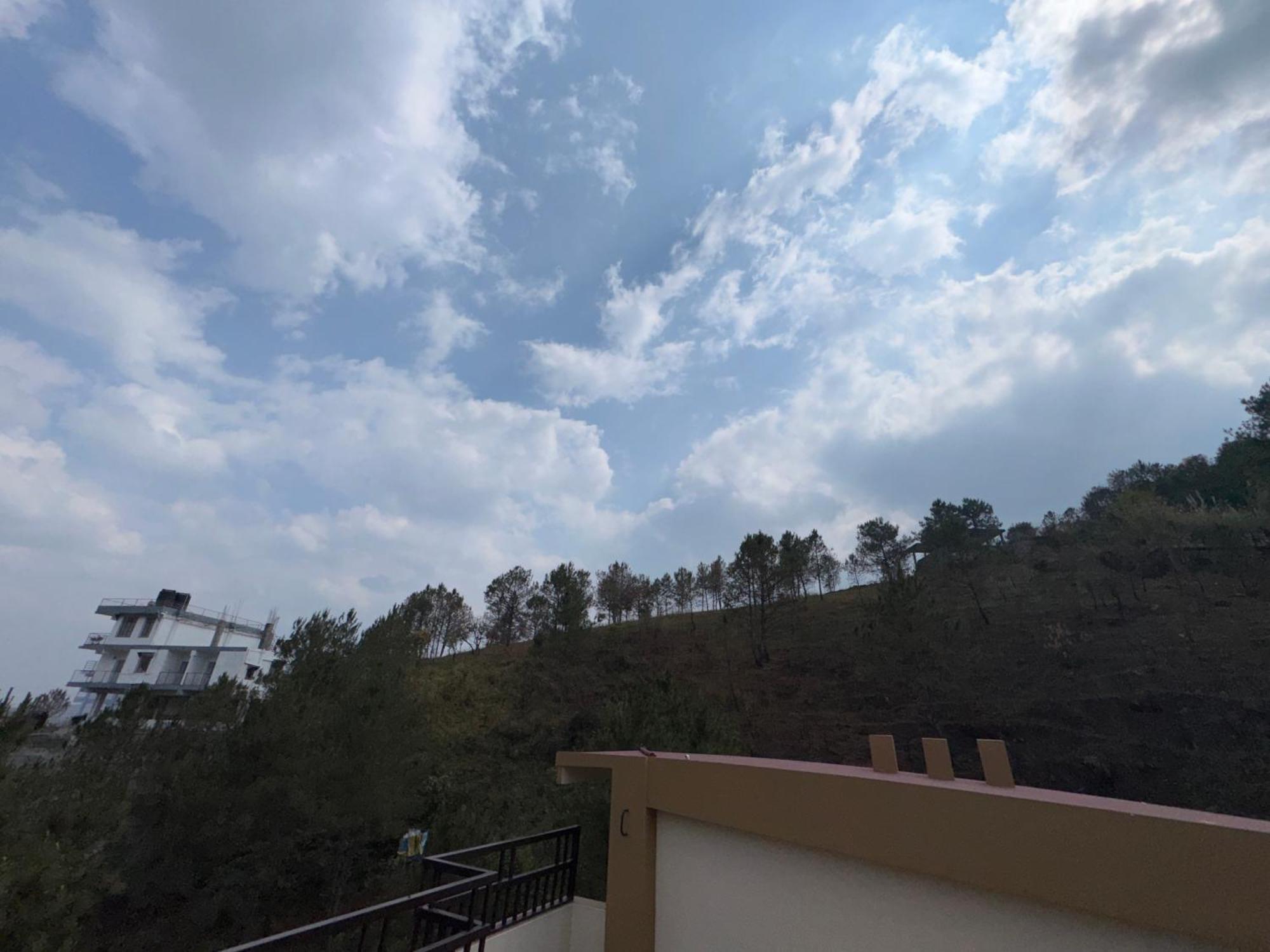 Xtsy Travellers Hostel 실롱 외부 사진