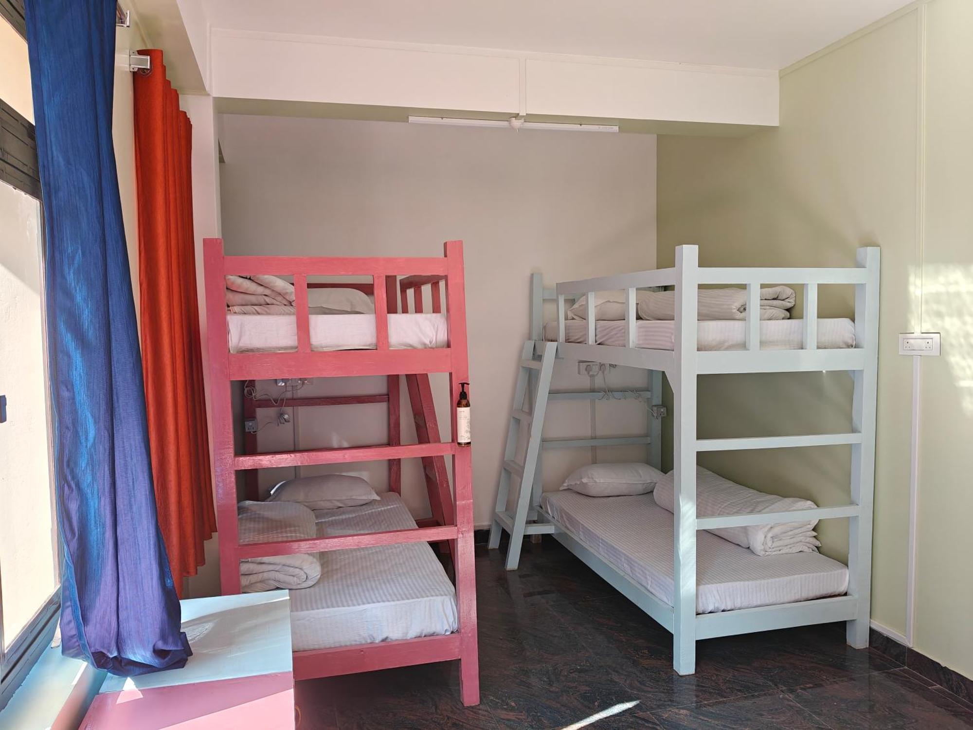 Xtsy Travellers Hostel 실롱 객실 사진